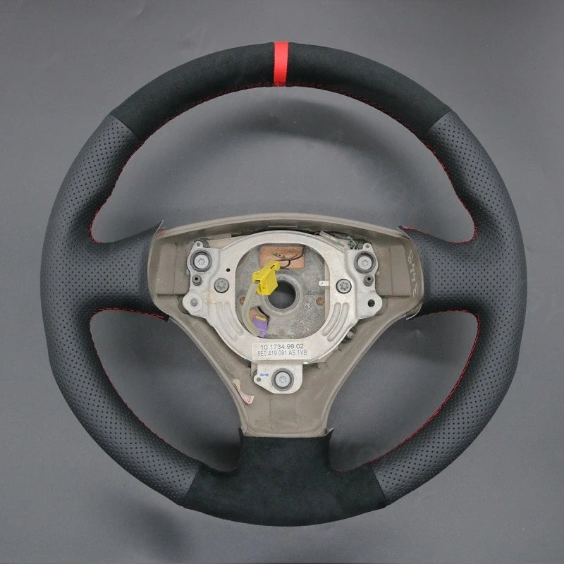 ArcYaY’s Sports-specific, hand-sewn Steering Wheel Cover for Audi RS6 (2003), S4 (2004–2006) & TT (2001–2006) in the US. Boost your sporty performance.
