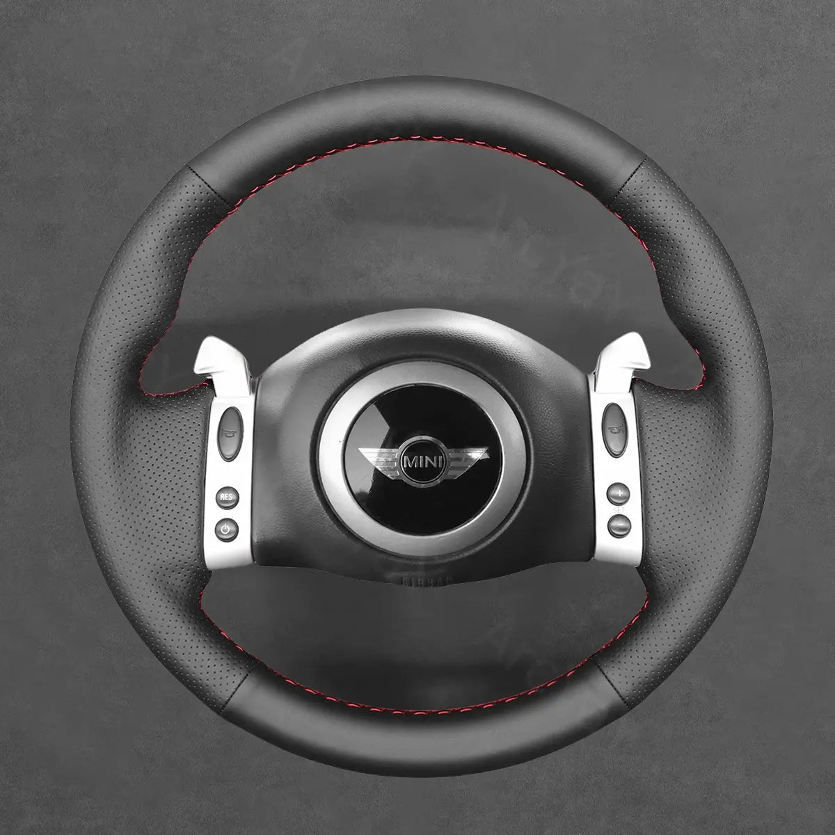 Feel the comfort in your MINI R52 Convertible (2004ÿ2008) with this non-slip leather cover, hand-finished for a custom snug fit.