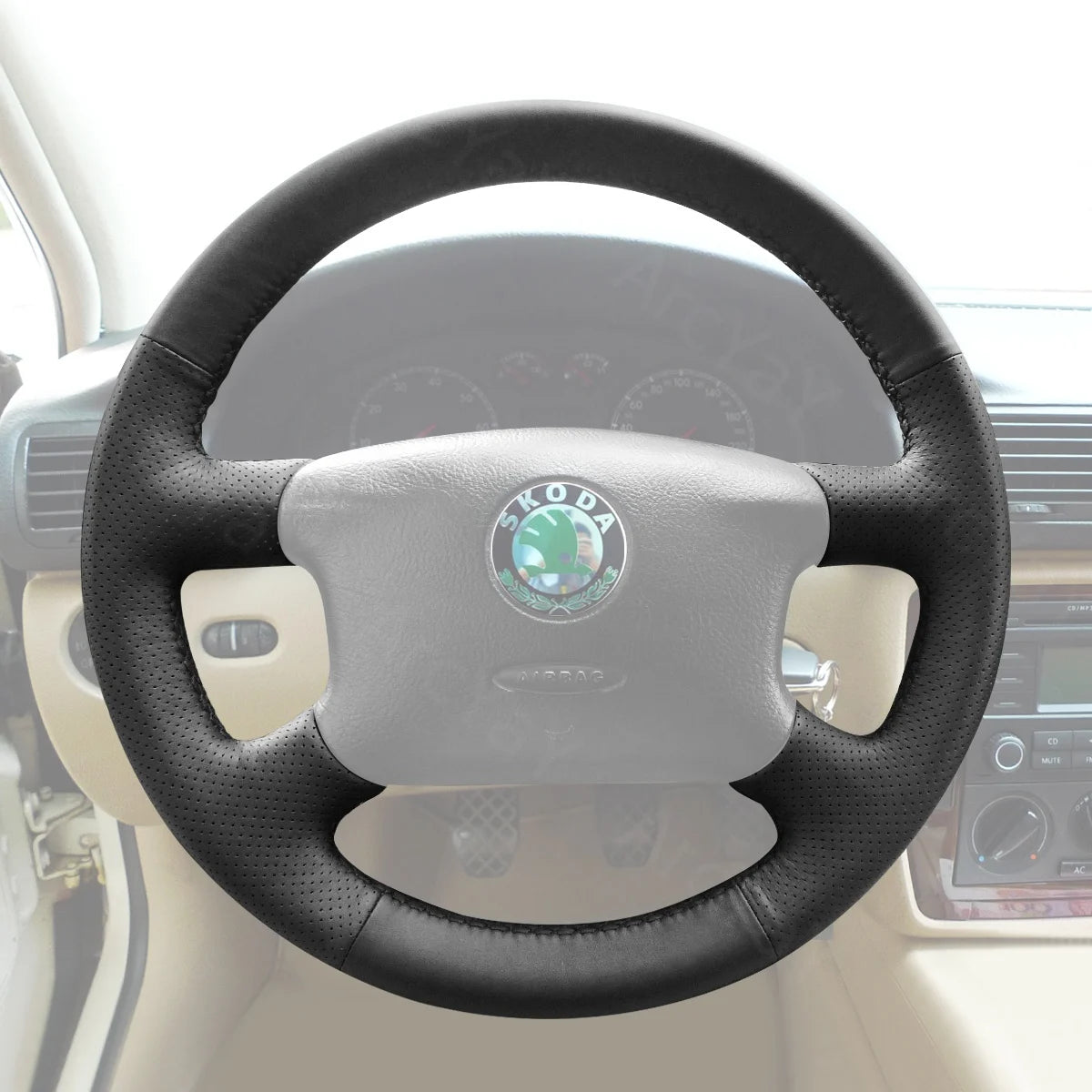 Custom steering wheel cover for Skoda Octavia Superb (1999-2005). Designed for comfort and a stylish interior.