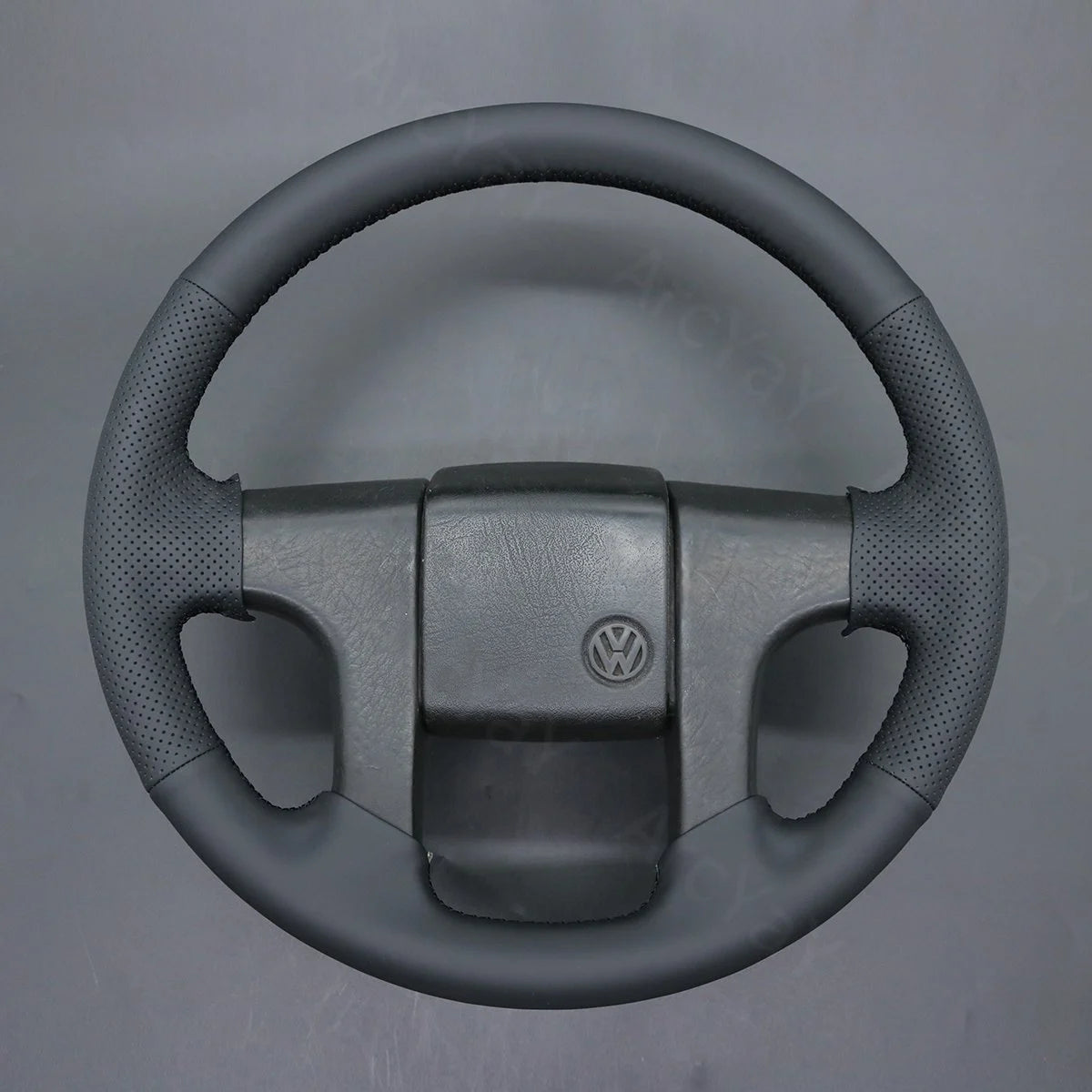 Classic wheel cover for VW Golf MK2 (1984-1999). Collector's item with perfect fit. Vintage style.